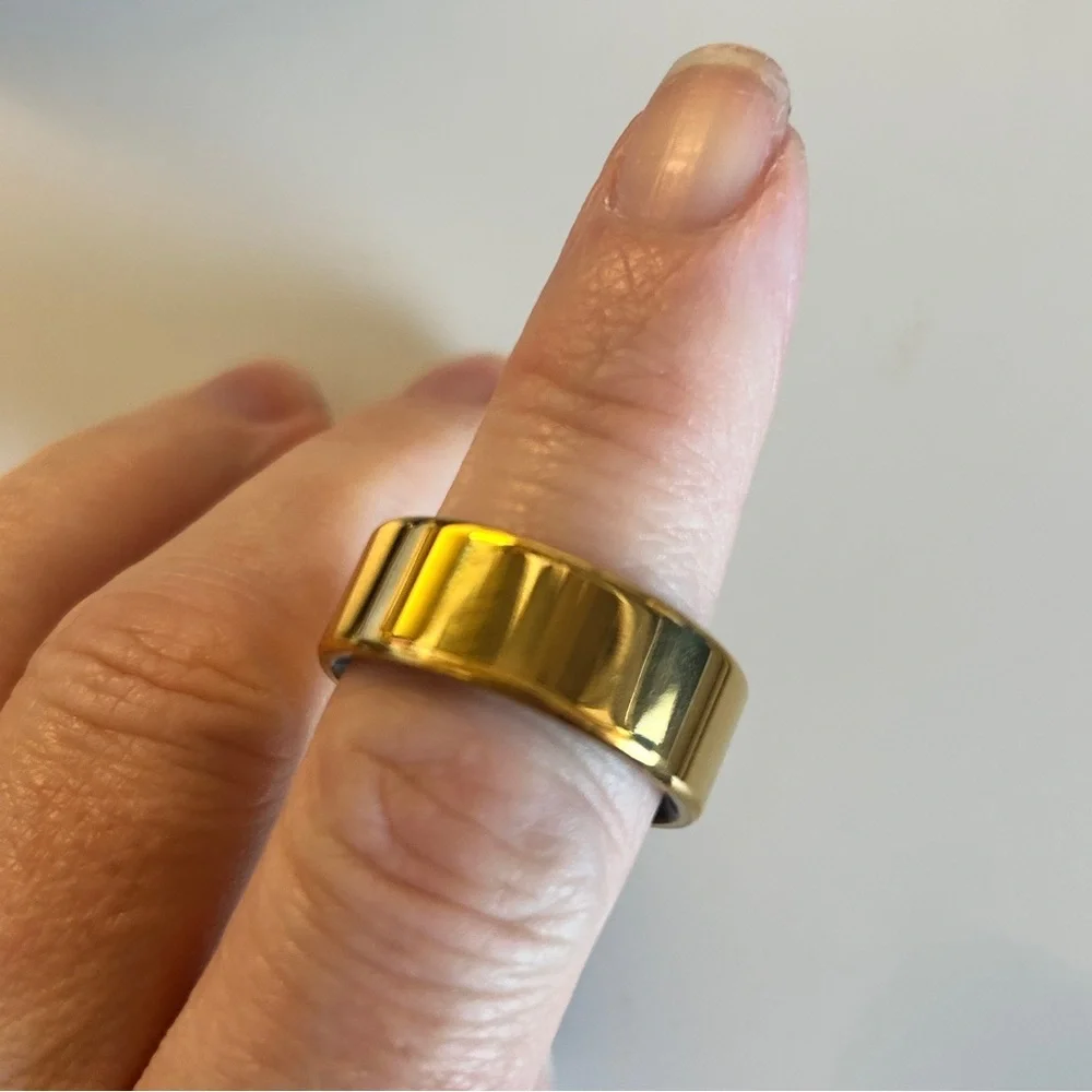 Olevra Smart Ring in Gold